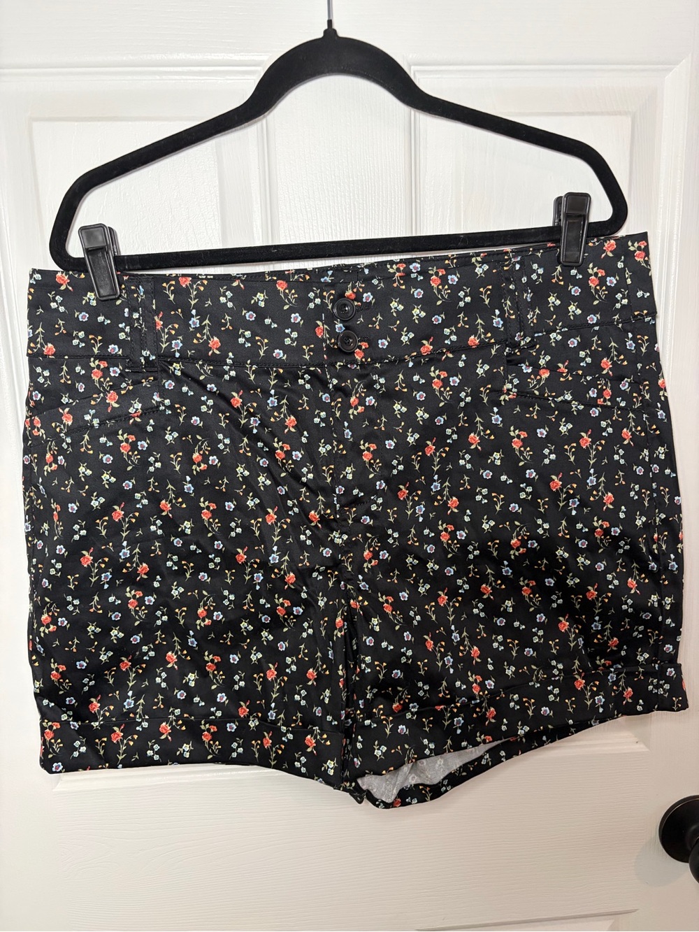 Torrid Black Floral Chino Shorts - Size 14